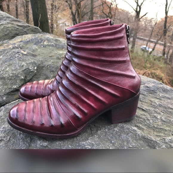 Lovely artisan craftsmanship work on Ink ankle Ank - Picture 6 of 6